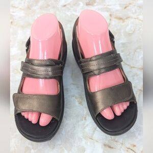 Clarks Woman's  Artisan Unstructured Sandals     Sz 8